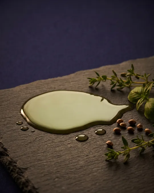 Bajito CBD Calming Facial Oil, texture close-up
