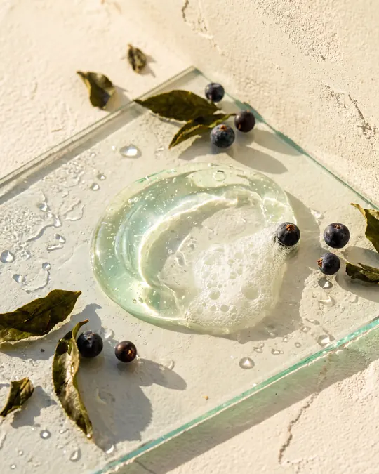 Matemática Purifying Face Wash, texture close-up