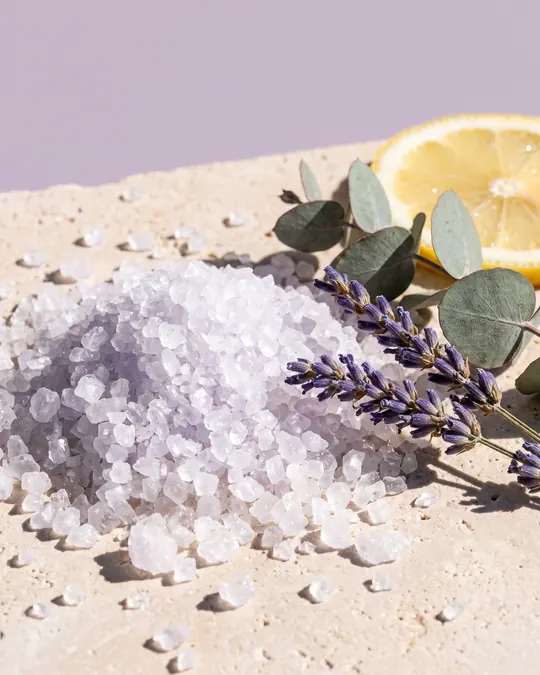 Remojón Magnesium Lavender Bath Salt, texture close-up