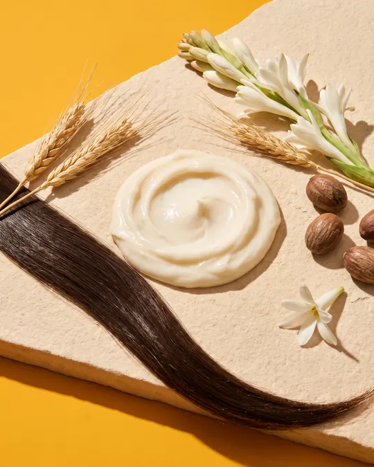 Volvió Keratin Rescue Hair Mask, texture close-up